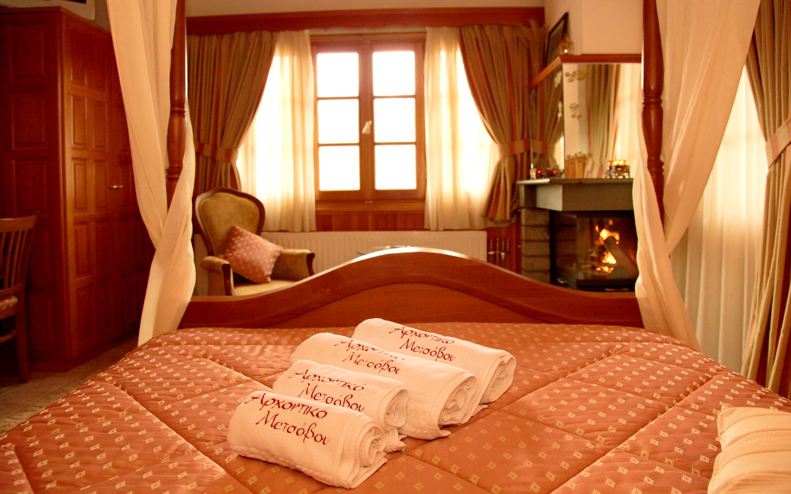 Executive Room with Fireplace & Spa Bath