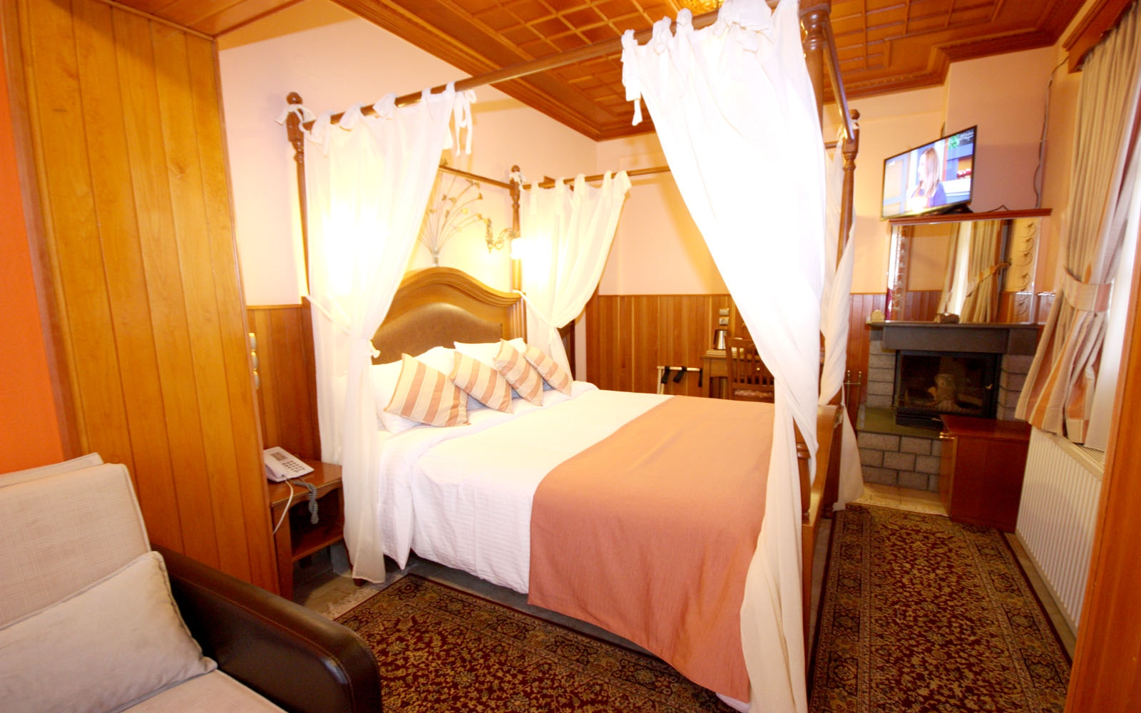 Deluxe Room with fireplace & hydromassage